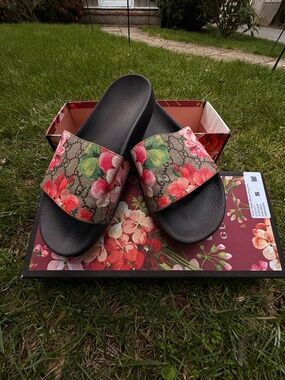 Gucci Bloom Slides Sandals Size 37 (US 7) Authentic w/ Box & Dust Bags